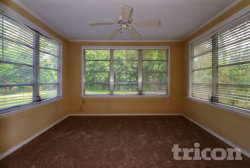 Building Photo - 2237 Grove St