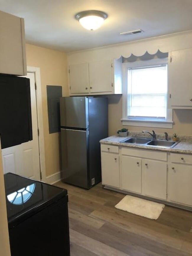 Building Photo - 2 bedroom home