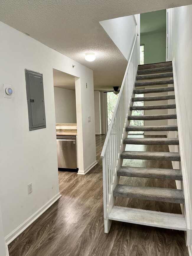 Building Photo - 1100 Scotia Dr