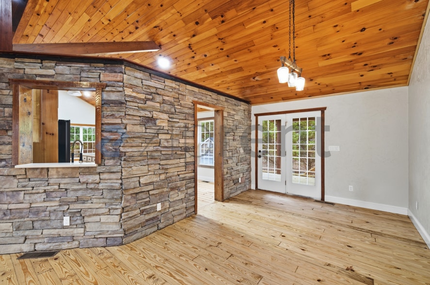 Building Photo - 72 Country Creek Rd