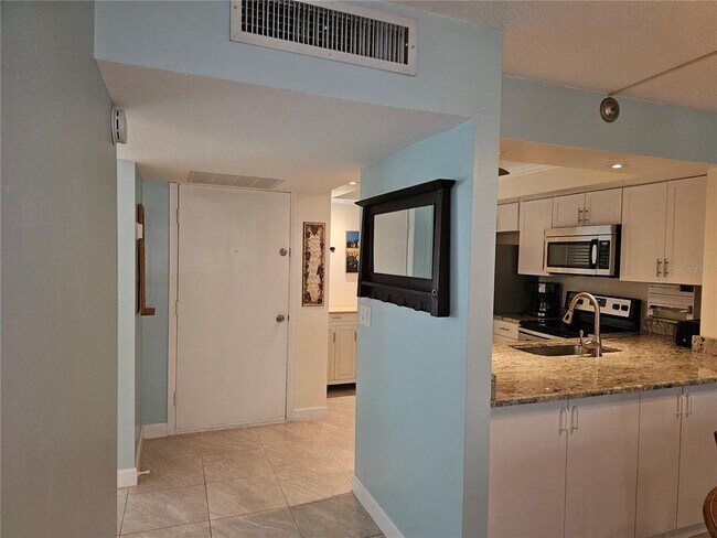 Building Photo - 14130 Rosemary Ln