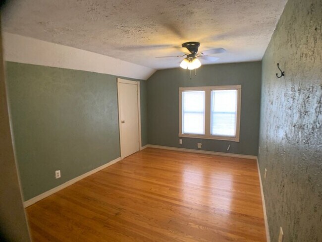 Building Photo - Huge 3 Bedroom OKC - Great Neighborhood