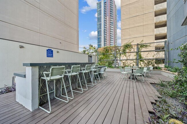 Building Photo - 603 Davis St