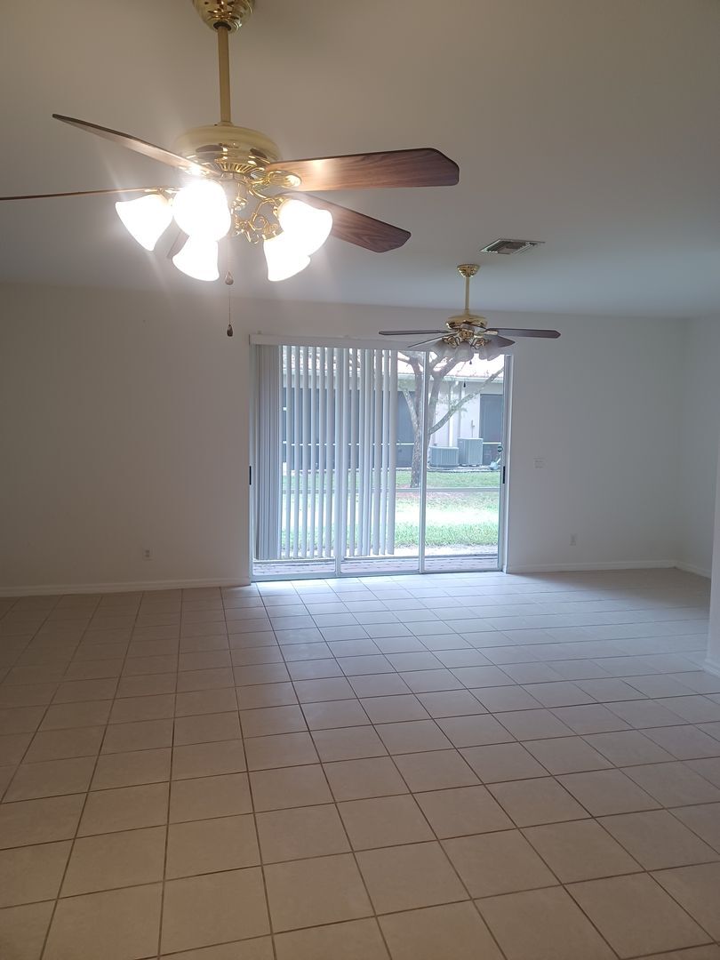 Building Photo - 3/2.5 Townhouse in a Family Friendly Community with Amenities Galore