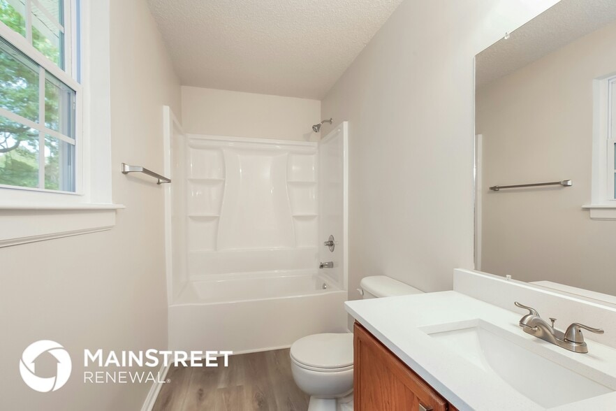 Building Photo - 135 W Lakefield Dr