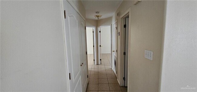 Building Photo - 10 W Faith Hill St