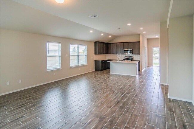 Building Photo - 204 Rollingwood Dr