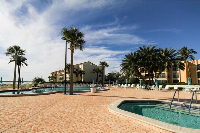 Building Photo - 845 S Gulfview Blvd
