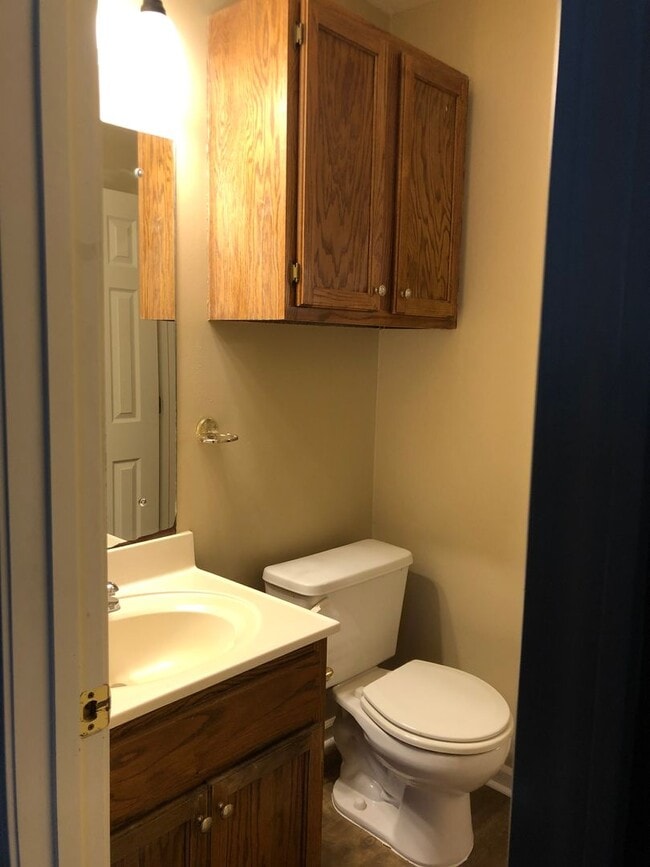 Building Photo - Charming 3-Bedroom Home in Northfield — Ready to Rent!