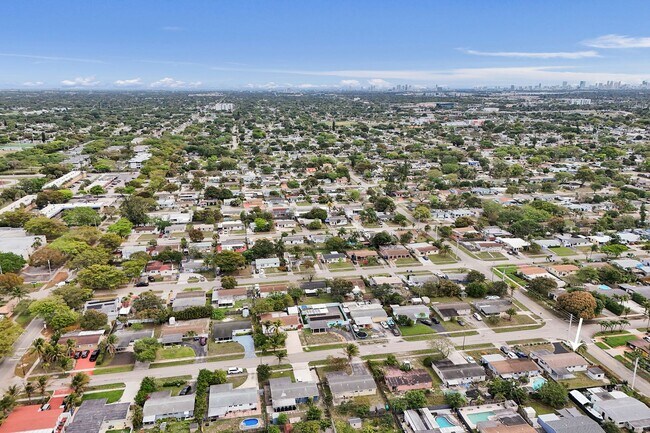 Building Photo - 4BR Corner Home (4th from FL Room) | No HOA | Large Fenced Yard | Move-In Ready