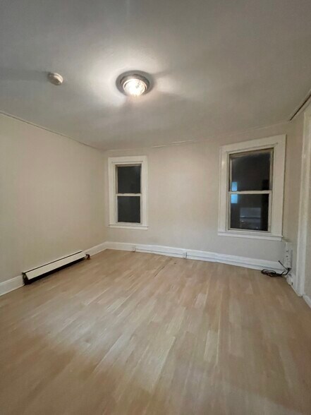 Building Photo - 133 Isabella Ave