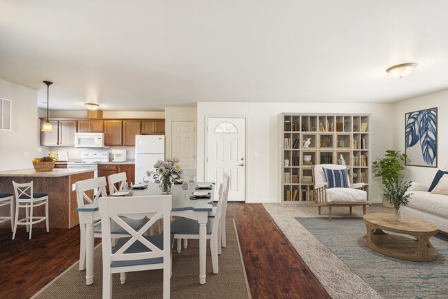 Apartment Dining Area - Pine Tree Park