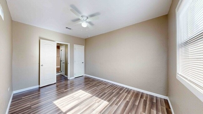 Building Photo - 3 bed 2 bath home with a carport in backyard