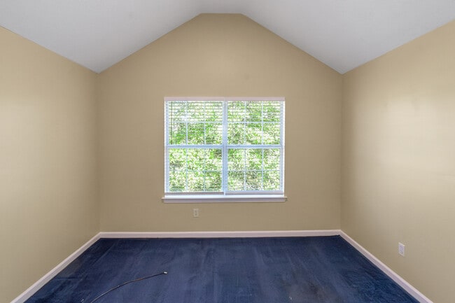 Building Photo - 65 Oak Manor Dr