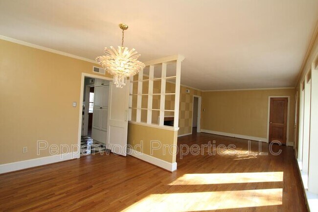 Building Photo - 327 N Park Dr