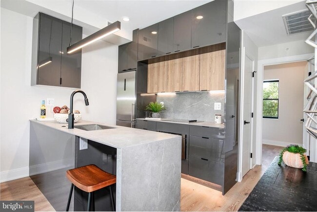 Building Photo - 1133 5th St NW
