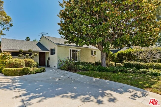 Building Photo - 921 24th St