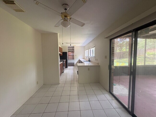 Building Photo - Spacious 4 Bedroom Home in Live Oak