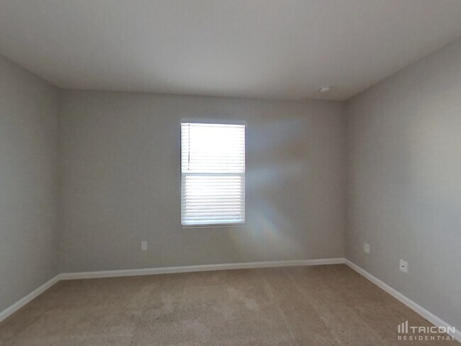 Building Photo - 77013 Birdseye Ct