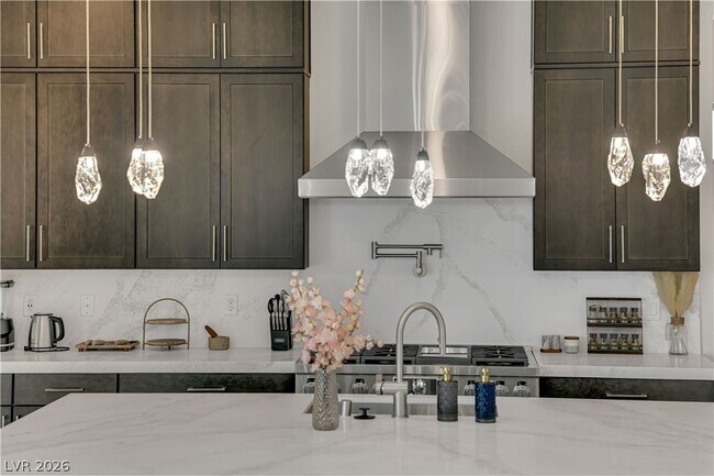 Building Photo - 10663 Stone Ledge Ave