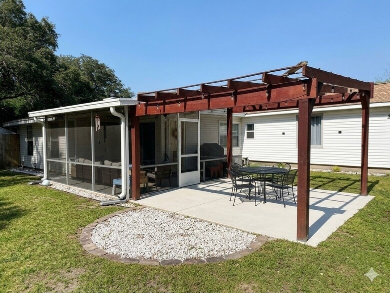 Building Photo - 118 Loizos Dr NW