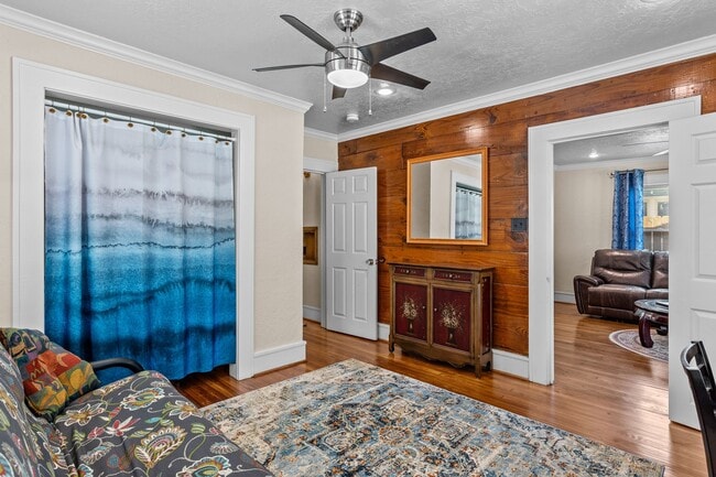 Building Photo - 1526 Lawson St