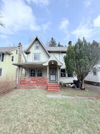 Building Photo - Spacious 4-Bedroom Single-Family Home with 2-Car Garage in Cleveland Heights