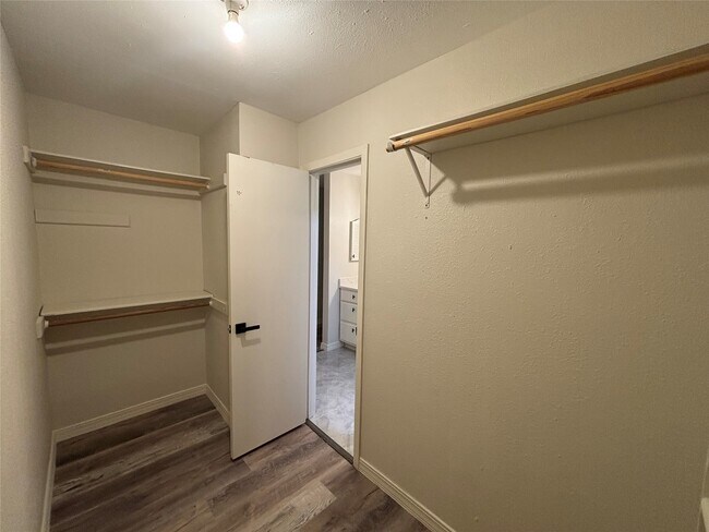 Building Photo - 22707 Cranberry Trail