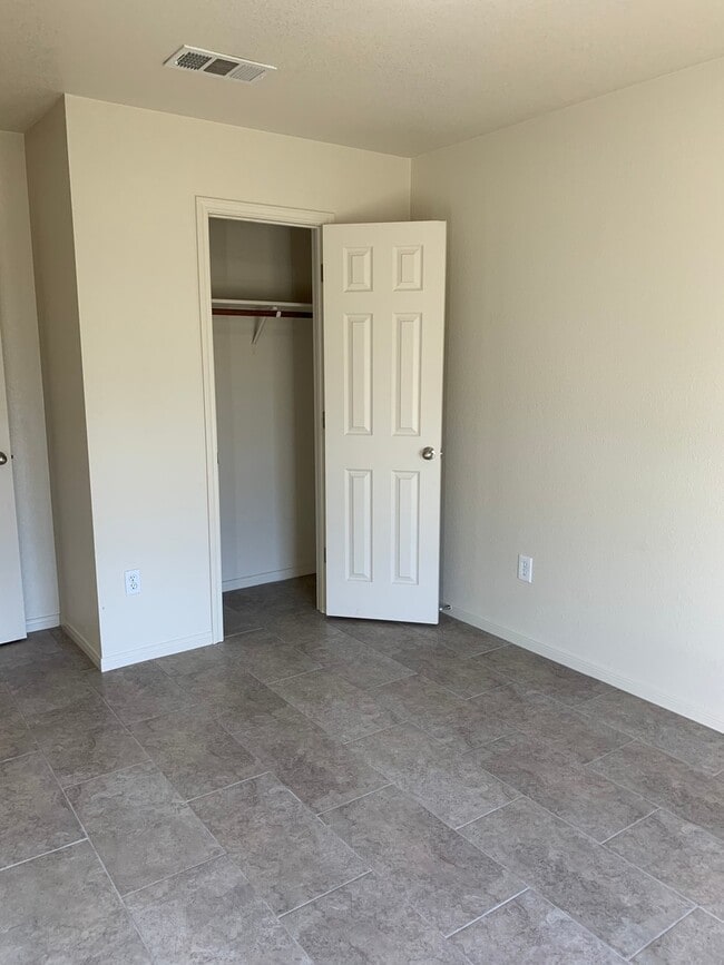 Building Photo - 4 Bdrm 2.25 Bath in Copperas Cove