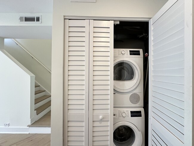 Building Photo - 949 W Grace St