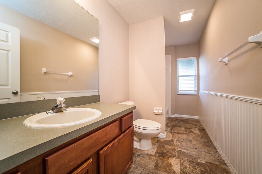 Building Photo - 232 Valley Edge Dr