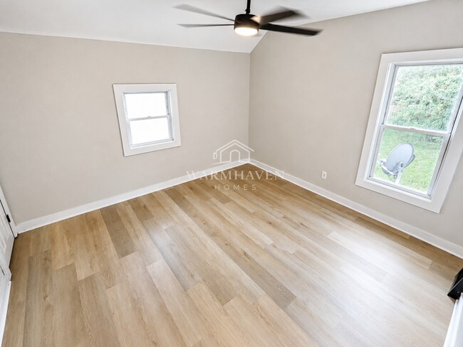 Building Photo - 402 Hall Ave