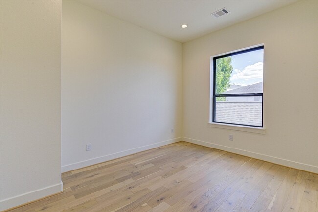 Building Photo - 1803 Dunlavy St