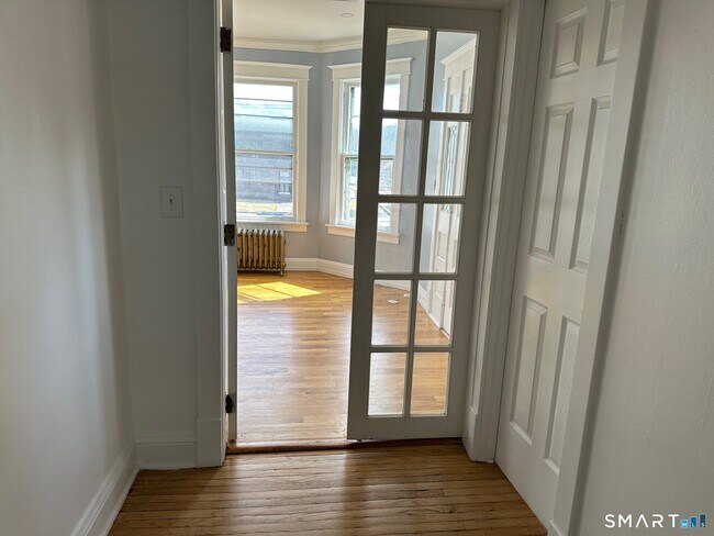 Building Photo - 20 Taylor St