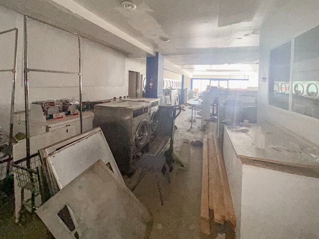 Building Photo - 2650 Diamond St