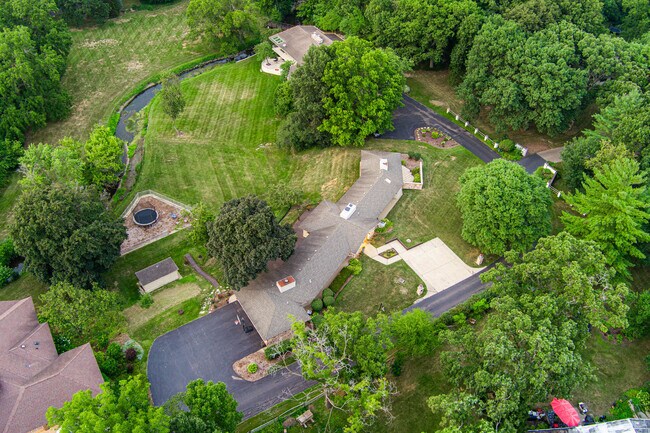 Building Photo - 208 Brookdale Ln