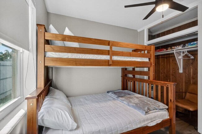 Building Photo - 823 Avenida Hermosa