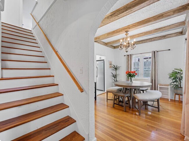 Building Photo - 424 28th St