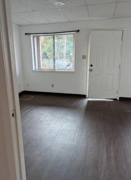 Primary Photo - 103 Holland St