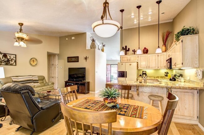 Building Photo - 525 Ridgeview Dr