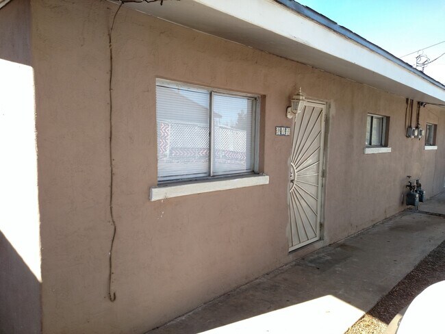Building Photo - Nice two bedroom close to NMSU!