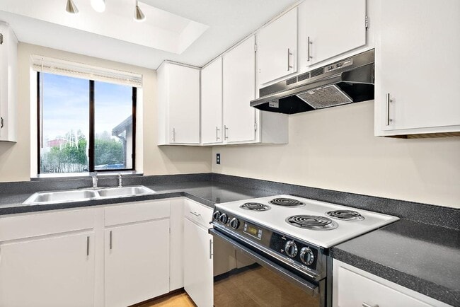 Building Photo - Light & Airy 2-Bedroom Tumwater Apartment with Pool, Covered Parking & Full-Size W/D