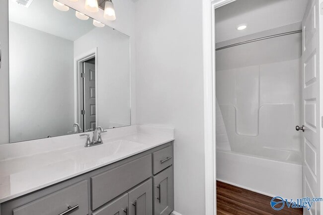 Building Photo - 213 Shubert Dr