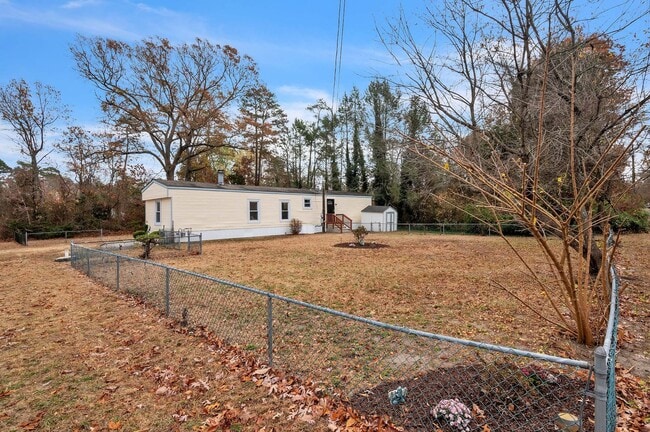Building Photo - Updated 2 bedroom 2 bath Home in Laurel La...