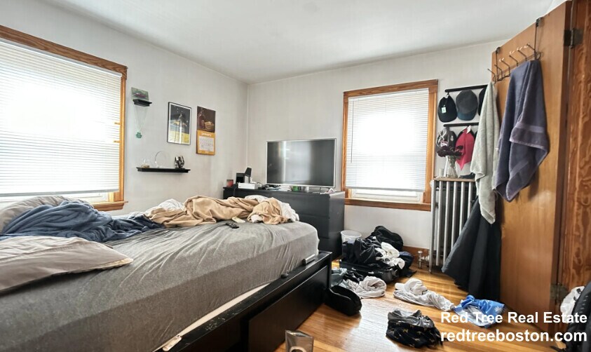 Building Photo - 27 S Crescent Circuit