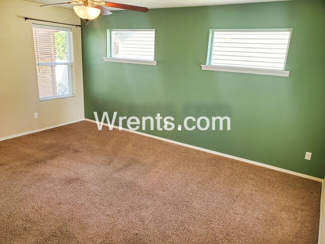 Building Photo - Beautiful 2 Story Home!