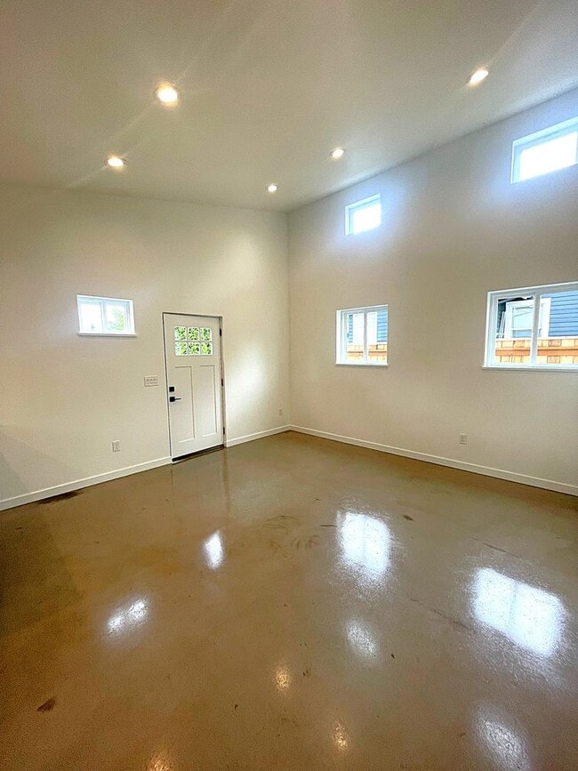 Building Photo - Brand New - 2 bedroom, AC, Full Kitchen * ...