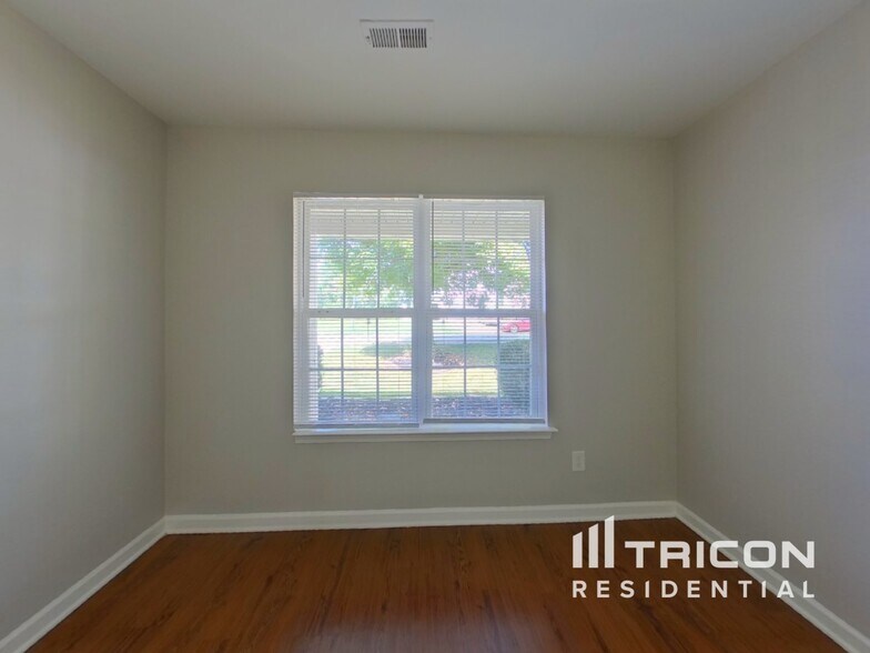 Building Photo - 7233 Hidden Creek Dr