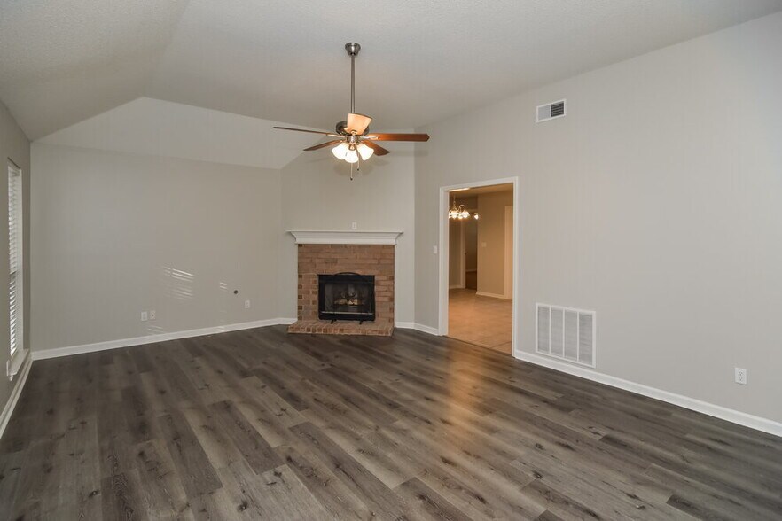 Building Photo - 5808 Shiloah Cove S