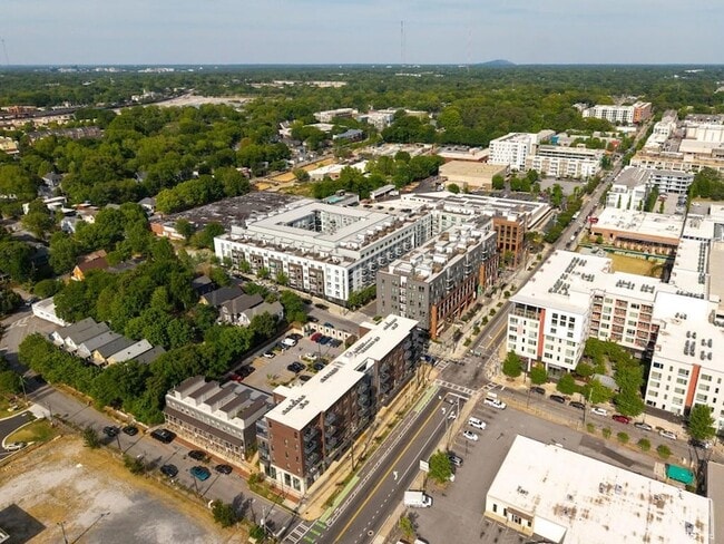 Building Photo - 764 Memorial Dr SE